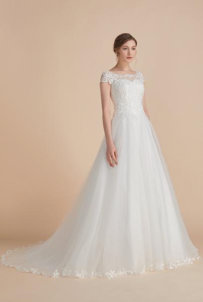 Ballkleid aus Tüll mit Spitzenbesetztem Oberteil und Flügelärmeln Ivory